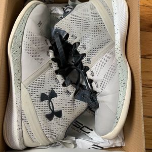 UA Curry 2 basketball sneakers